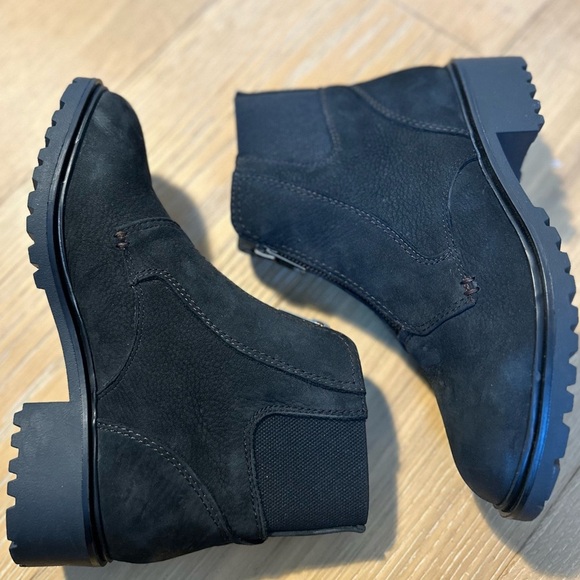 Women’s Cobble Hill Center Zip Leather Boot water resistant - Picture 9 of 9